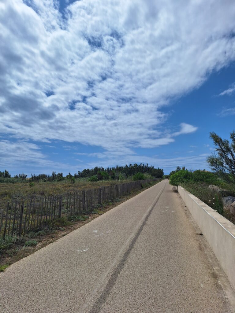 Voyage à vélo jour 5 : Montpellier - Colombiers (ViaRhôna, Canal des Deux Mers)