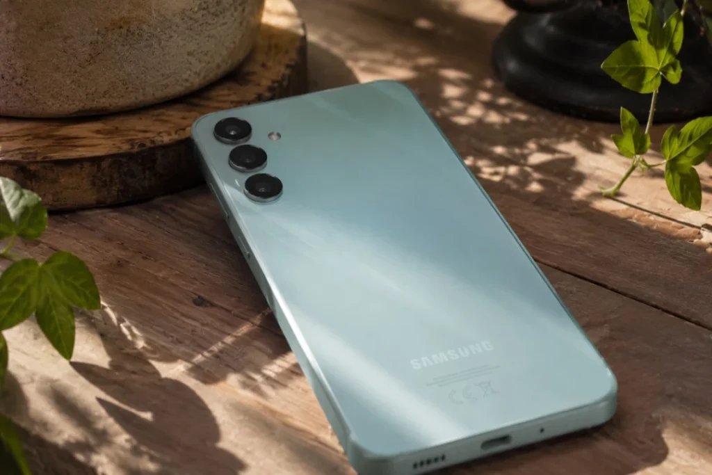 Samsung Galaxy A16, le pari de la durabilité plutôt que de la puissance
